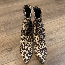Load image into Gallery viewer, Size 9 Cape Robbin White Leopard Pointy Toe Boots