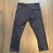 Load image into Gallery viewer, Size Medium Fabletics Shiny Black & Purple Snake Print Cropped Leggings