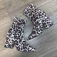 Load image into Gallery viewer, Size 9 Cape Robbin White Leopard Pointy Toe Boots