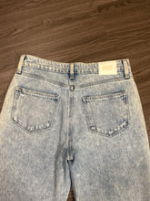 Load image into Gallery viewer, Size 27 Paige Noella Jeans
