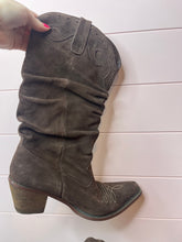 Load image into Gallery viewer, Size 10 Steve Madden Brown Suede Leather Snip Toe Cowboy Boots
