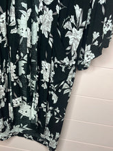 Load image into Gallery viewer, One Size Spiritual Gangster Black Floral Print Kimono
