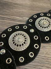 Load image into Gallery viewer, Faux Black Leather Western Disc-Style Concho Belt

