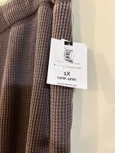 Load image into Gallery viewer, 1X (16-18W) Terra &amp; Sky NWT Brown Waffle Knit Pants
