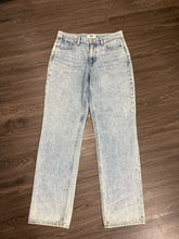 Load image into Gallery viewer, Size 27 Paige Noella Jeans
