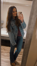 Load image into Gallery viewer, Medium Men’s Levi’s Denim Trucker Jacket
