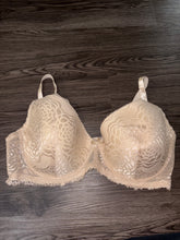 Load image into Gallery viewer, 42DD Ivory Lace Bra
