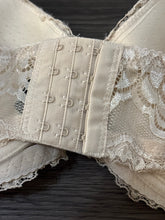 Load image into Gallery viewer, 42DD Ivory Lace Bra
