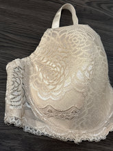 Load image into Gallery viewer, 42DD Ivory Lace Bra
