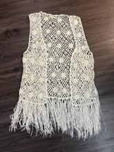Load image into Gallery viewer, Large Kori Ivory Crochet Fringe Vest
