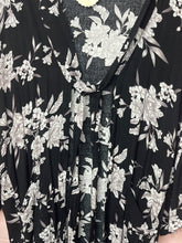 Load image into Gallery viewer, One Size Spiritual Gangster Black Floral Print Kimono
