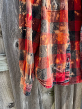 Load image into Gallery viewer, Medium Mens Bleached Flannel Button Up
