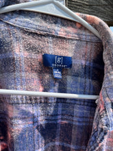 Load image into Gallery viewer, Medium Mens Bleached Flannel Button Up
