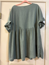 Load image into Gallery viewer, 4X Emery Rose Ruffle Top
