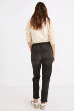 Load image into Gallery viewer, Small Madewell Roadtripper Supersoft Pull-On Jeans in Brendan Wash
