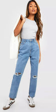 Load image into Gallery viewer, Size 4 Boo Hoo HIGH WAISTED RIPPED KNEE MOM JEANS
