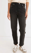 Load image into Gallery viewer, Small Madewell Roadtripper Supersoft Pull-On Jeans in Brendan Wash
