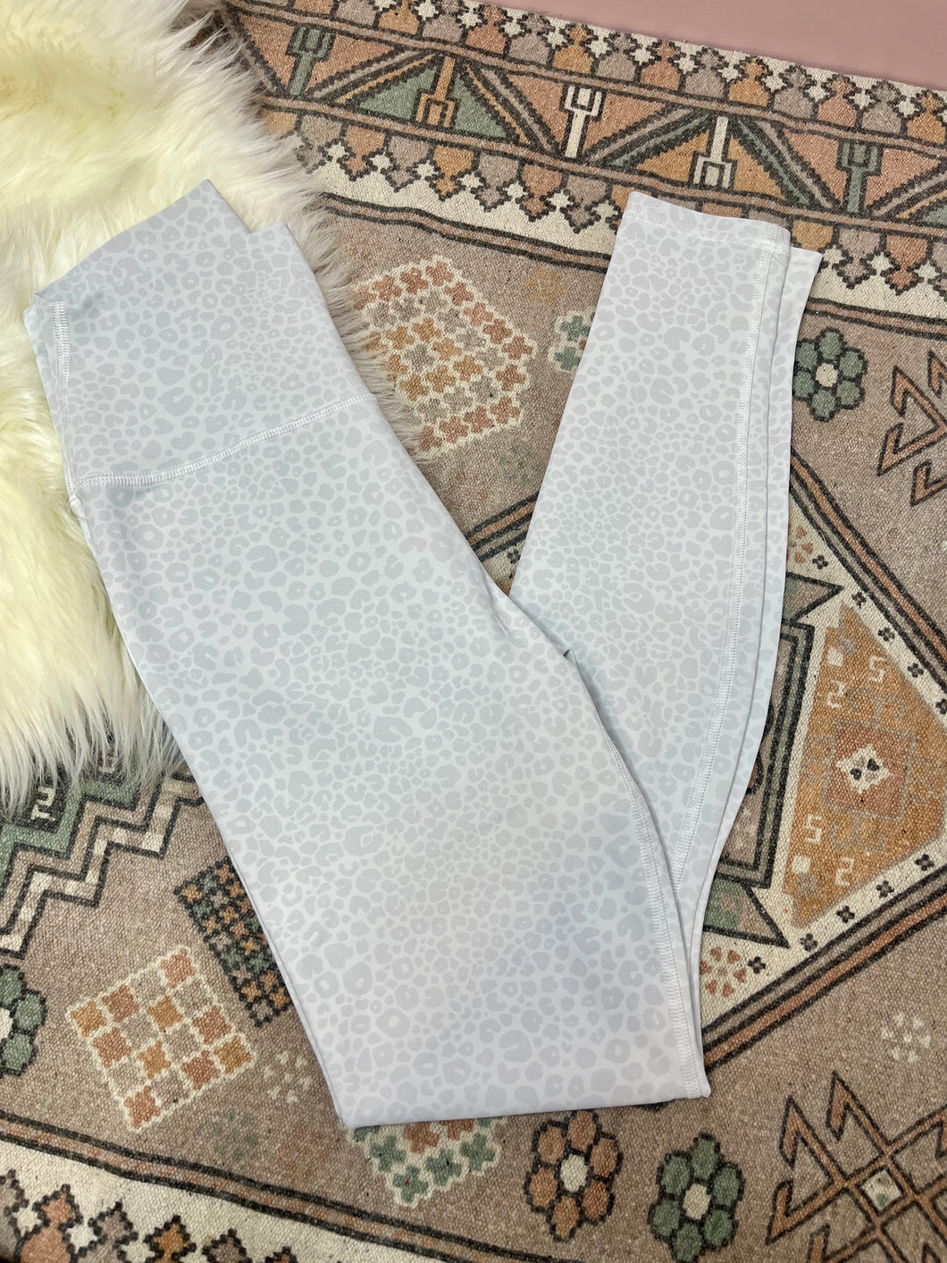 Small Alo Light Gray Leopard Leggings