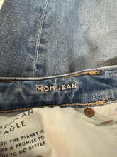Load image into Gallery viewer, Size 12 American Eagle Mom Jeans
