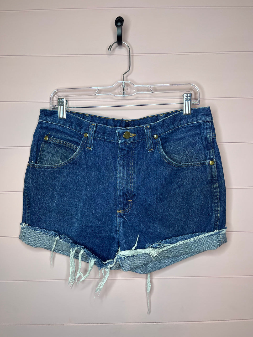 W33 Wrangler Plus Size Cut Off Denim Shorts