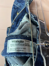 Load image into Gallery viewer, W33 Wrangler Plus Size Cut Off Denim Shorts
