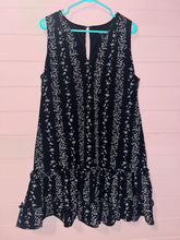 Load image into Gallery viewer, XL BCBG Paris Black White Floral Print Ruffle V-Neck Sleeveless Deess
