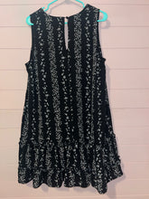 Load image into Gallery viewer, XL BCBG Paris Black White Floral Print Ruffle V-Neck Sleeveless Deess
