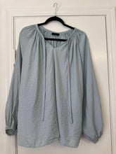 Load image into Gallery viewer, Large Tahari Light Blue Long Sleeve Top
