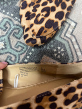 Load image into Gallery viewer, 9W Time &amp; Tru Leopard Pointy Toe Flats
