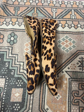 Load image into Gallery viewer, 9W Time &amp; Tru Leopard Pointy Toe Flats
