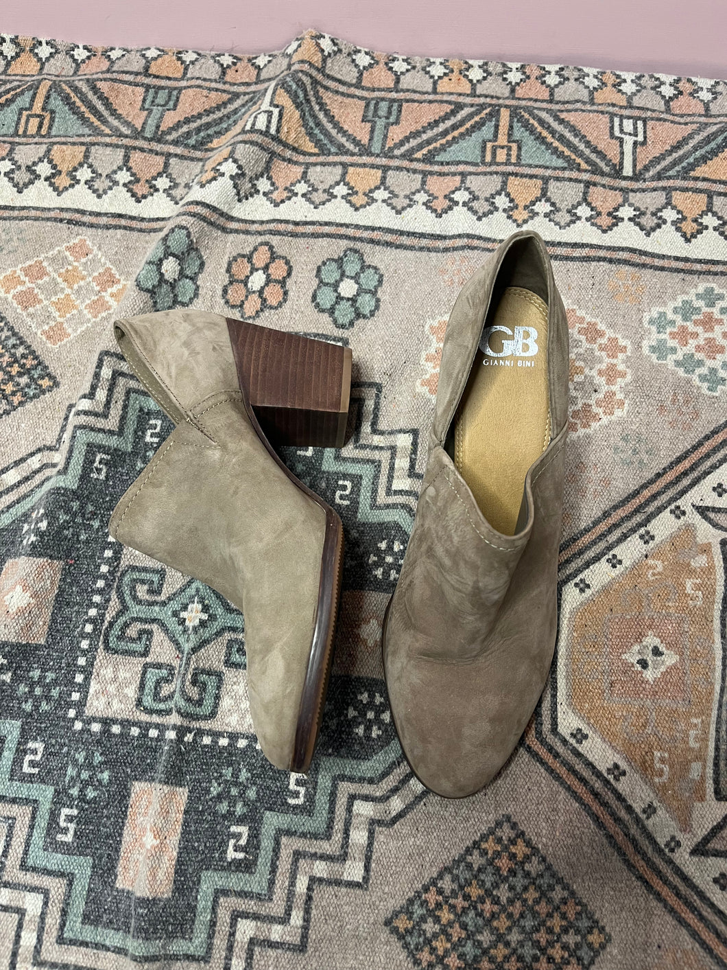 8.5 Giant Bini Heeled Slip On Mules