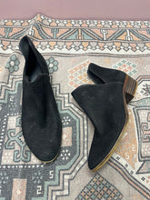 Load image into Gallery viewer, 8.5 Lucky Brand Black Ankle Booties
