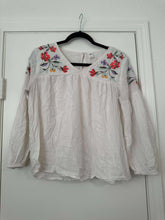 Load image into Gallery viewer, Small Old Navy White Floral Embroidered Boho Top
