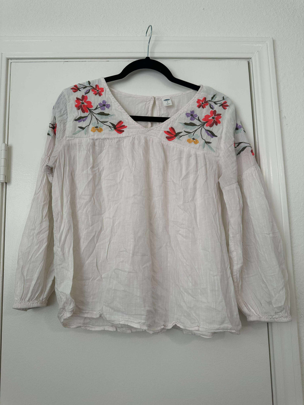 Small Old Navy White Floral Embroidered Boho Top