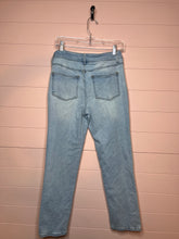 Load image into Gallery viewer, Size 6 Maurices High Rise Light Wash Denim Jeans
