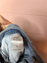 Load image into Gallery viewer, Size 6 Maurices High Rise Light Wash Denim Jeans
