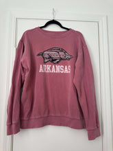 Load image into Gallery viewer, Medium Pressbox Arkansas Razorback Sweatshirt
