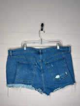 Load image into Gallery viewer, Size 22 Old Navy Plus Size Mid-Rise Boyfriend Denim Shorts
