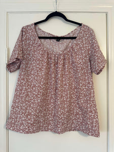 1X SHEIN Curve Floral Top