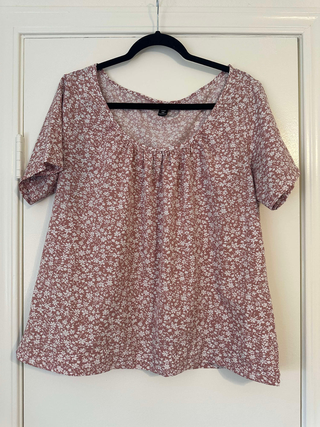 1X SHEIN Curve Floral Top