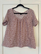1X SHEIN Curve Floral Top