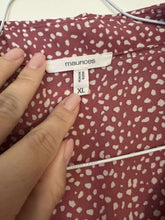 Load image into Gallery viewer, XL Maurice’s Button Up Blouse
