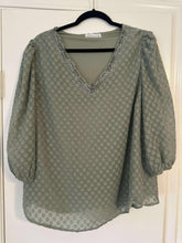 Load image into Gallery viewer, XL Retrology Green Textured Boho Top
