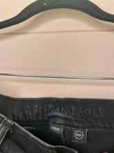 Load image into Gallery viewer, Size 8 American Eagle Black Baggy Mom Jeans
