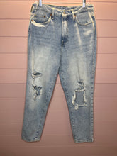 Load image into Gallery viewer, Size 10 &amp;Denim H&amp;M Ultra High Rise Mom Jeans
