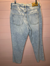 Load image into Gallery viewer, Size 10 &amp;Denim H&amp;M Ultra High Rise Mom Jeans
