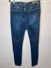 Load image into Gallery viewer, Size 11/30 Judy Blue Skinny Jeans
