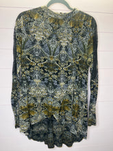 Load image into Gallery viewer, Medium Free People Spliced Hem Lace Top
