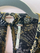 Load image into Gallery viewer, Medium Free People Spliced Hem Lace Top
