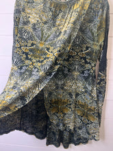 Load image into Gallery viewer, Medium Free People Spliced Hem Lace Top
